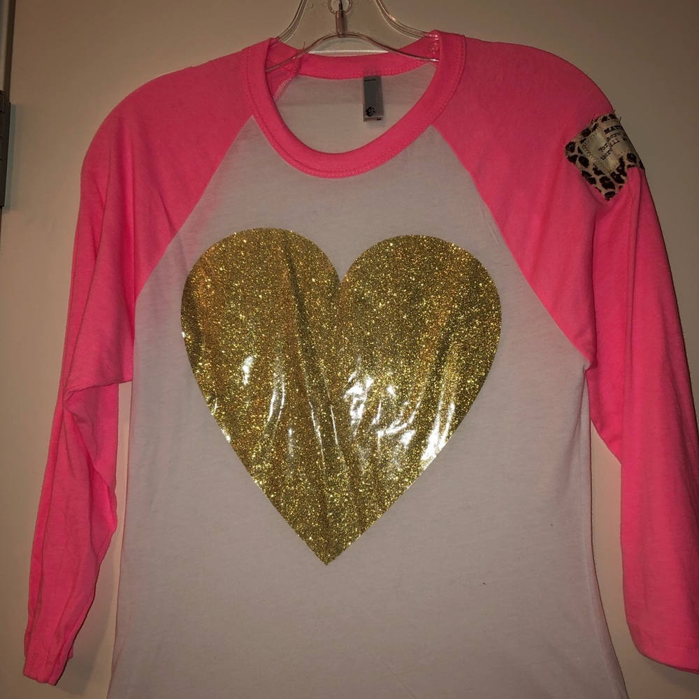 Cute shirt with sparkly gold heart and verse